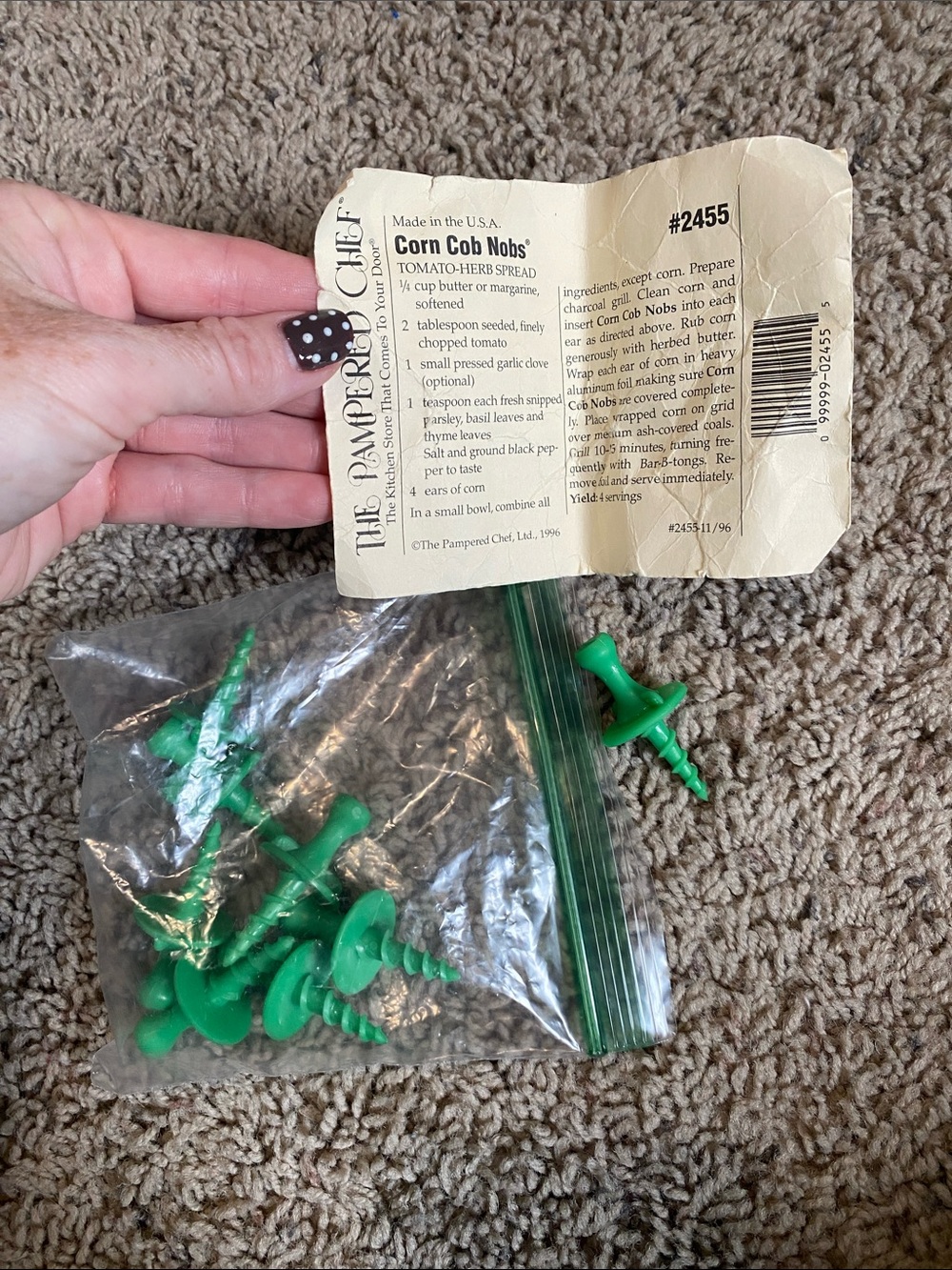The Pampered Chef Bright Green Corn Cob Nobs - Pack of Screw-In Corn Holders